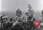 Standbild Czar's Army legt Waffen Russland, 1917, aus Sekunde 26 historischem Filmmaterial Videoclip 65675040088