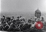 Standbild Czar's Army legt Waffen Russland, 1917, aus Sekunde 31 historischem Filmmaterial Videoclip 65675040088