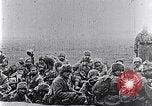 Standbild Czar's Army legt Waffen Russland, 1917, aus Sekunde 33 historischem Filmmaterial Videoclip 65675040088