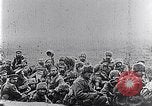 Standbild Czar's Army legt Waffen Russland, 1917, aus Sekunde 35 historischem Filmmaterial Videoclip 65675040088