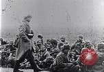 Standbild Czar's Army legt Waffen Russland, 1917, aus Sekunde 36 historischem Filmmaterial Videoclip 65675040088