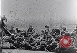 Standbild Czar's Army legt Waffen Russland, 1917, aus Sekunde 39 historischem Filmmaterial Videoclip 65675040088
