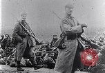 Standbild Czar's Army legt Waffen Russland, 1917, aus Sekunde 41 historischem Filmmaterial Videoclip 65675040088