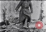 Standbild Czar's Army legt Waffen Russland, 1917, aus Sekunde 46 historischem Filmmaterial Videoclip 65675040088