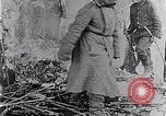 Standbild Czar's Army legt Waffen Russland, 1917, aus Sekunde 51 historischem Filmmaterial Videoclip 65675040088