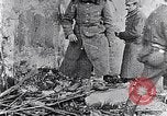 Standbild Czar's Army legt Waffen Russland, 1917, aus Sekunde 55 historischem Filmmaterial Videoclip 65675040088