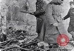 Standbild Czar's Army legt Waffen Russland, 1917, aus Sekunde 56 historischem Filmmaterial Videoclip 65675040088