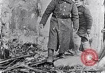 Standbild Czar's Army legt Waffen Russland, 1917, aus Sekunde 57 historischem Filmmaterial Videoclip 65675040088