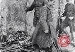 Standbild Czar's Army legt Waffen Russland, 1917, aus Sekunde 58 historischem Filmmaterial Videoclip 65675040088