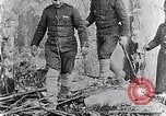 Standbild Czar's Army legt Waffen Russland, 1917, aus Sekunde 59 historischem Filmmaterial Videoclip 65675040088