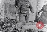 Standbild Czar's Army legt Waffen Russland, 1917, aus Sekunde 60 historischem Filmmaterial Videoclip 65675040088