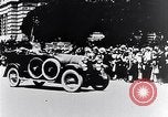 Immagine di I civili salutare ufficiali austro-ungarici Lemberg Ucraina, 1915, secondo 12 filmato di repertorio 65675040091