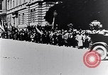 Immagine di I civili salutare ufficiali austro-ungarici Lemberg Ucraina, 1915, secondo 14 filmato di repertorio 65675040091