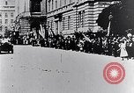 Immagine di I civili salutare ufficiali austro-ungarici Lemberg Ucraina, 1915, secondo 16 filmato di repertorio 65675040091