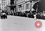 Immagine di I civili salutare ufficiali austro-ungarici Lemberg Ucraina, 1915, secondo 17 filmato di repertorio 65675040091