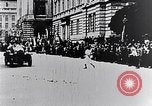Immagine di I civili salutare ufficiali austro-ungarici Lemberg Ucraina, 1915, secondo 18 filmato di repertorio 65675040091