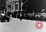 Immagine di I civili salutare ufficiali austro-ungarici Lemberg Ucraina, 1915, secondo 20 filmato di repertorio 65675040091