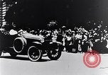 Immagine di I civili salutare ufficiali austro-ungarici Lemberg Ucraina, 1915, secondo 23 filmato di repertorio 65675040091