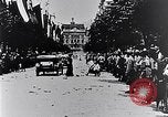 Immagine di I civili salutare ufficiali austro-ungarici Lemberg Ucraina, 1915, secondo 62 filmato di repertorio 65675040091
