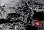 Immagine di Adobe tecniche di costruzione New Mexico USA, 1948, secondo 20 filmato di repertorio 65675040094