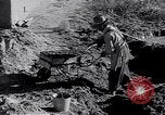 Immagine di Adobe tecniche di costruzione New Mexico USA, 1948, secondo 21 filmato di repertorio 65675040094