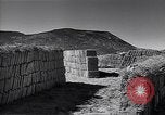 Immagine di Adobe tecniche di costruzione New Mexico USA, 1948, secondo 57 filmato di repertorio 65675040094