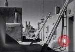 Immagine di Vivere e lavorare in nativo americana Adobe village New Mexico USA, 1948, secondo 1 filmato di repertorio 65675040095