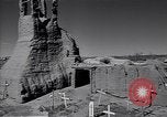 Immagine di Vivere e lavorare in nativo americana Adobe village New Mexico USA, 1948, secondo 12 filmato di repertorio 65675040095