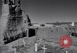 Immagine di Vivere e lavorare in nativo americana Adobe village New Mexico USA, 1948, secondo 13 filmato di repertorio 65675040095