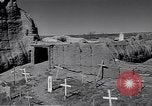 Immagine di Vivere e lavorare in nativo americana Adobe village New Mexico USA, 1948, secondo 15 filmato di repertorio 65675040095