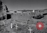 Immagine di Vivere e lavorare in nativo americana Adobe village New Mexico USA, 1948, secondo 16 filmato di repertorio 65675040095