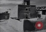 Immagine di Adobe St Thomas Church Abiquiu New Mexico USA, 1948, secondo 15 filmato di repertorio 65675040097