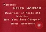 Standbild Heben gesunde Kinder United States USA, 1941, aus Sekunde 14 historischem Filmmaterial Videoclip 65675040100
