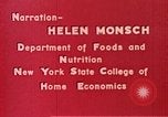 Standbild Heben gesunde Kinder United States USA, 1941, aus Sekunde 15 historischem Filmmaterial Videoclip 65675040100