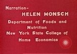 Standbild Heben gesunde Kinder United States USA, 1941, aus Sekunde 16 historischem Filmmaterial Videoclip 65675040100