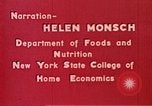 Standbild Heben gesunde Kinder United States USA, 1941, aus Sekunde 17 historischem Filmmaterial Videoclip 65675040100