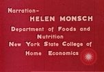 Standbild Heben gesunde Kinder United States USA, 1941, aus Sekunde 18 historischem Filmmaterial Videoclip 65675040100