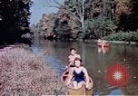 Standbild Heben gesunde Kinder United States USA, 1941, aus Sekunde 26 historischem Filmmaterial Videoclip 65675040100