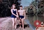 Standbild Heben gesunde Kinder United States USA, 1941, aus Sekunde 50 historischem Filmmaterial Videoclip 65675040100