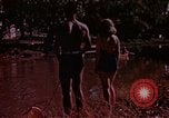 Standbild Heben gesunde Kinder United States USA, 1941, aus Sekunde 60 historischem Filmmaterial Videoclip 65675040100