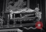 Immagine di Papa Giovanni XXIII prega Roma Italia, 1959, secondo 26 filmato di repertorio 65675040107