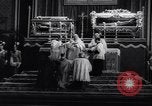 Immagine di Papa Giovanni XXIII prega Roma Italia, 1959, secondo 37 filmato di repertorio 65675040107