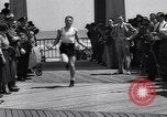 Standbild Boxer Jimmy McLarnin Beinarbeit Atlantic City New Jersey USA, 1934, aus Sekunde 3 historischem Filmmaterial Videoclip 65675040111