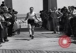 Standbild Boxer Jimmy McLarnin Beinarbeit Atlantic City New Jersey USA, 1934, aus Sekunde 4 historischem Filmmaterial Videoclip 65675040111