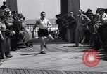 Standbild Boxer Jimmy McLarnin Beinarbeit Atlantic City New Jersey USA, 1934, aus Sekunde 7 historischem Filmmaterial Videoclip 65675040111