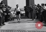 Standbild Boxer Jimmy McLarnin Beinarbeit Atlantic City New Jersey USA, 1934, aus Sekunde 8 historischem Filmmaterial Videoclip 65675040111