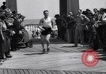Standbild Boxer Jimmy McLarnin Beinarbeit Atlantic City New Jersey USA, 1934, aus Sekunde 10 historischem Filmmaterial Videoclip 65675040111