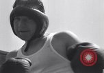 Standbild Boxer Jimmy McLarnin Beinarbeit Atlantic City New Jersey USA, 1934, aus Sekunde 12 historischem Filmmaterial Videoclip 65675040111