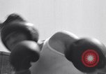 Standbild Boxer Jimmy McLarnin Beinarbeit Atlantic City New Jersey USA, 1934, aus Sekunde 14 historischem Filmmaterial Videoclip 65675040111