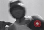 Standbild Boxer Jimmy McLarnin Beinarbeit Atlantic City New Jersey USA, 1934, aus Sekunde 17 historischem Filmmaterial Videoclip 65675040111